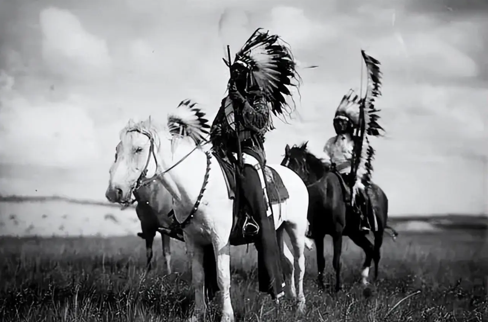 0》看老美百年霸权和种族霸凌AG真人网站从《唐探190(图9)